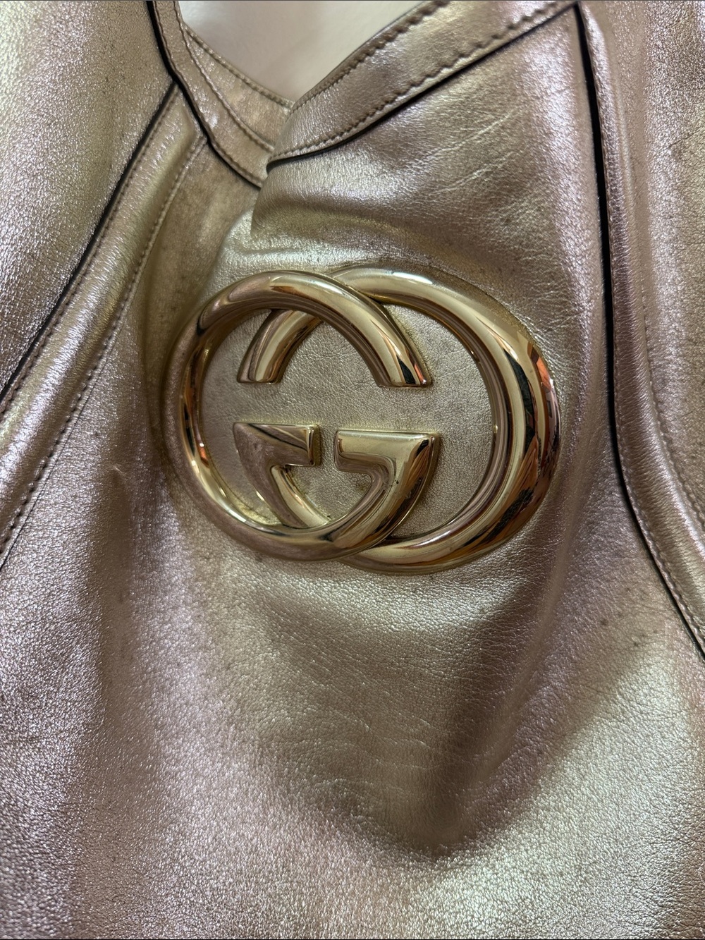 Gucci Interlocking G Britt Champagne Leather Hobo Shoulder Bag - Picture 3 of 13